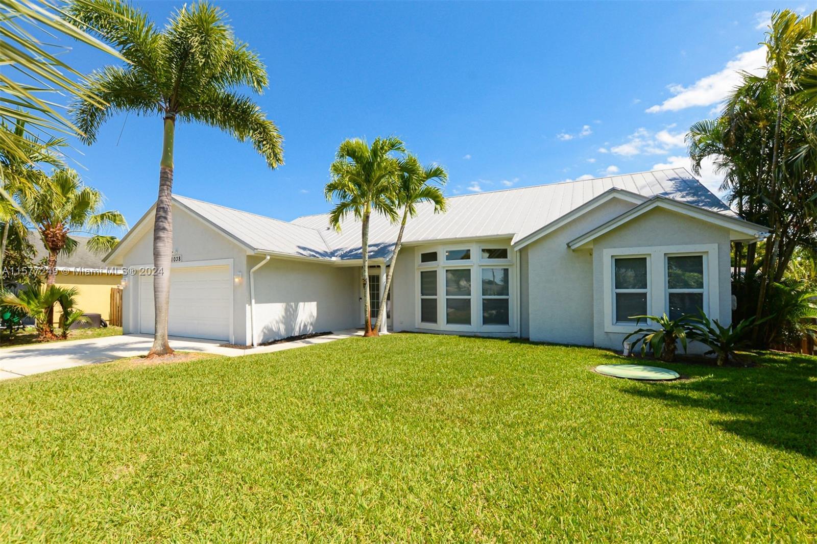 Photo of 1038 SW Macao Ave in Port St Lucie, FL