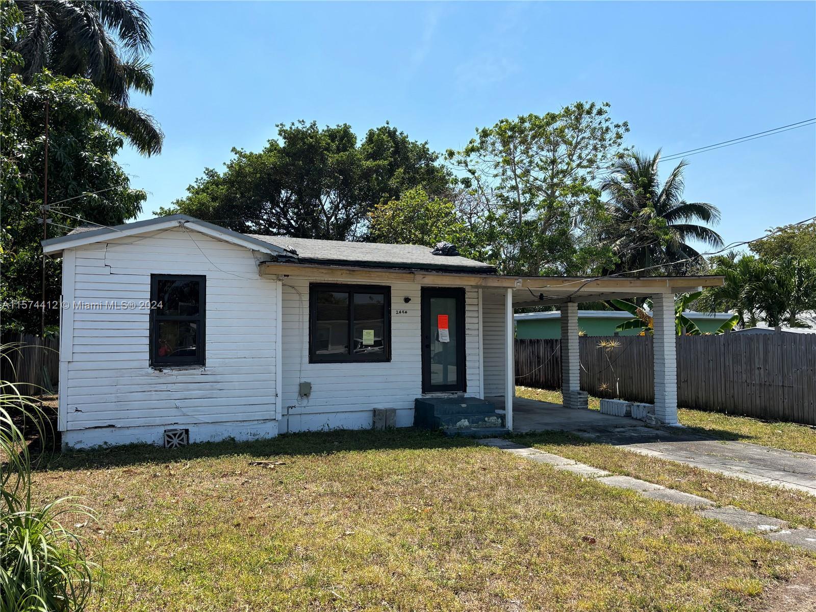 Photo of 2454 Garfield St in Hollywood, FL
