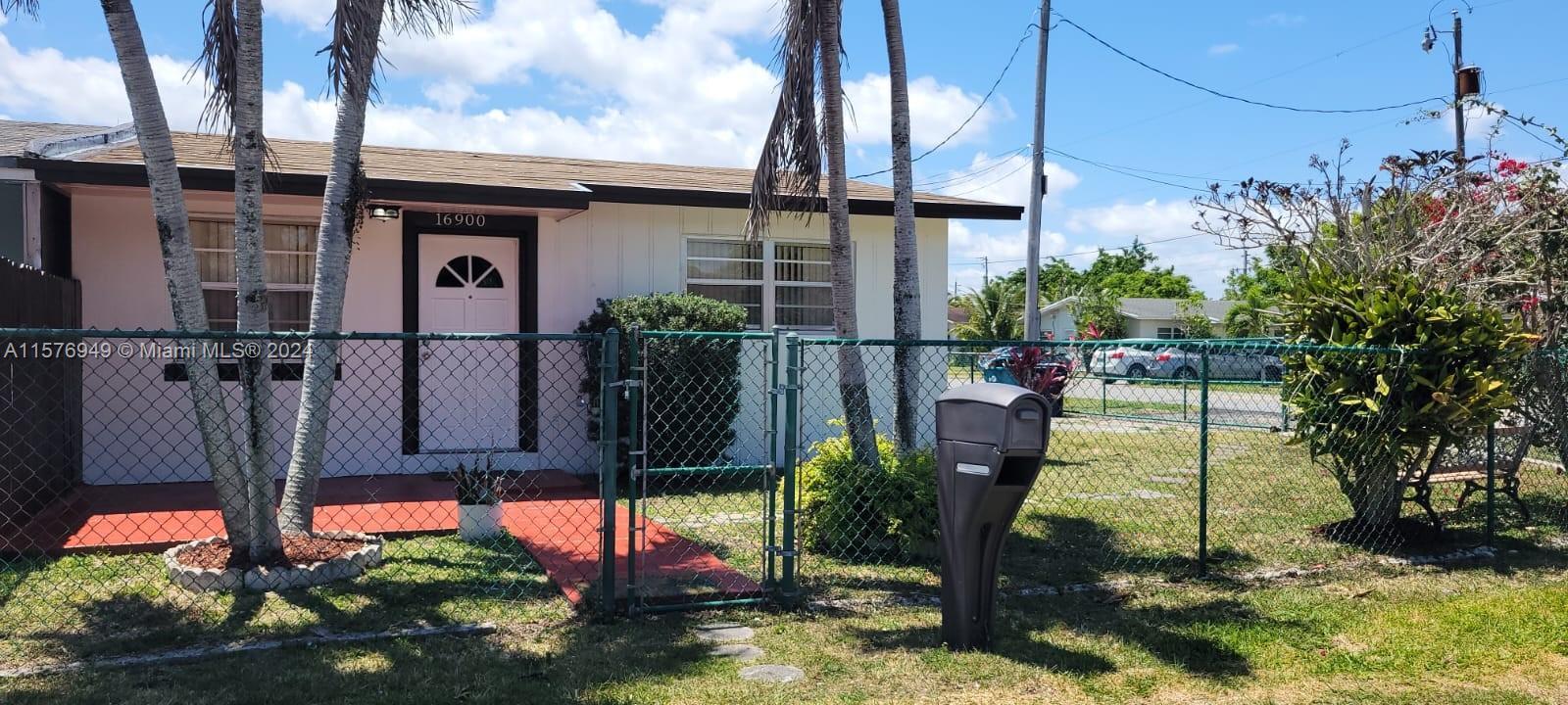 Beautiful, remodeled twin home in the sought Palmetto Bay area. This home features 3 bedrooms and 2 