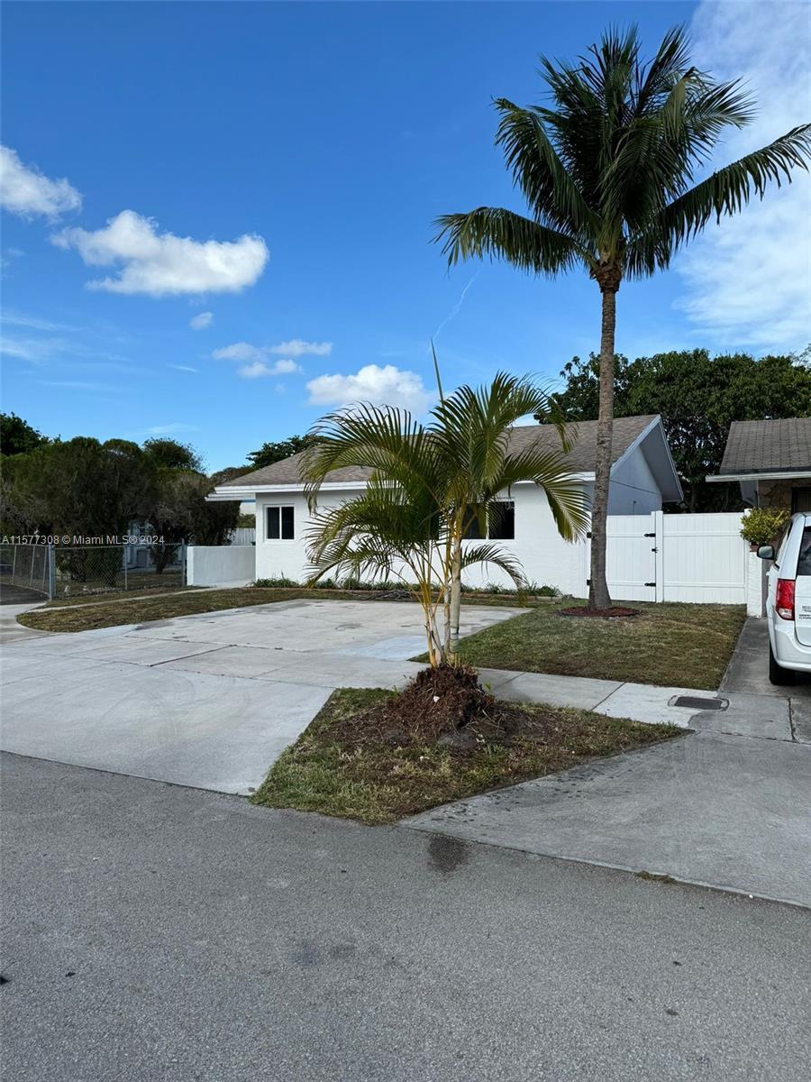 Photo of 20831 NW 28th Ave in Miami Gardens, FL