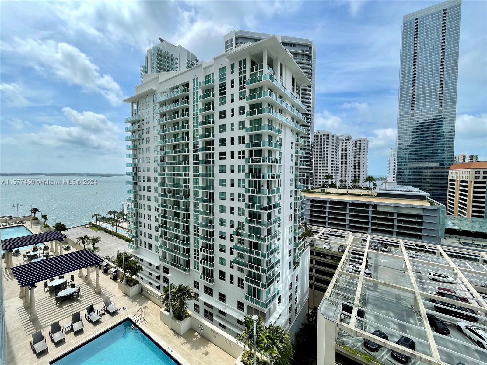 Chic 1BD/1BA condo in Brickell, perfect for Airbnb investors. Enjoy 825 sqft of modern living space 