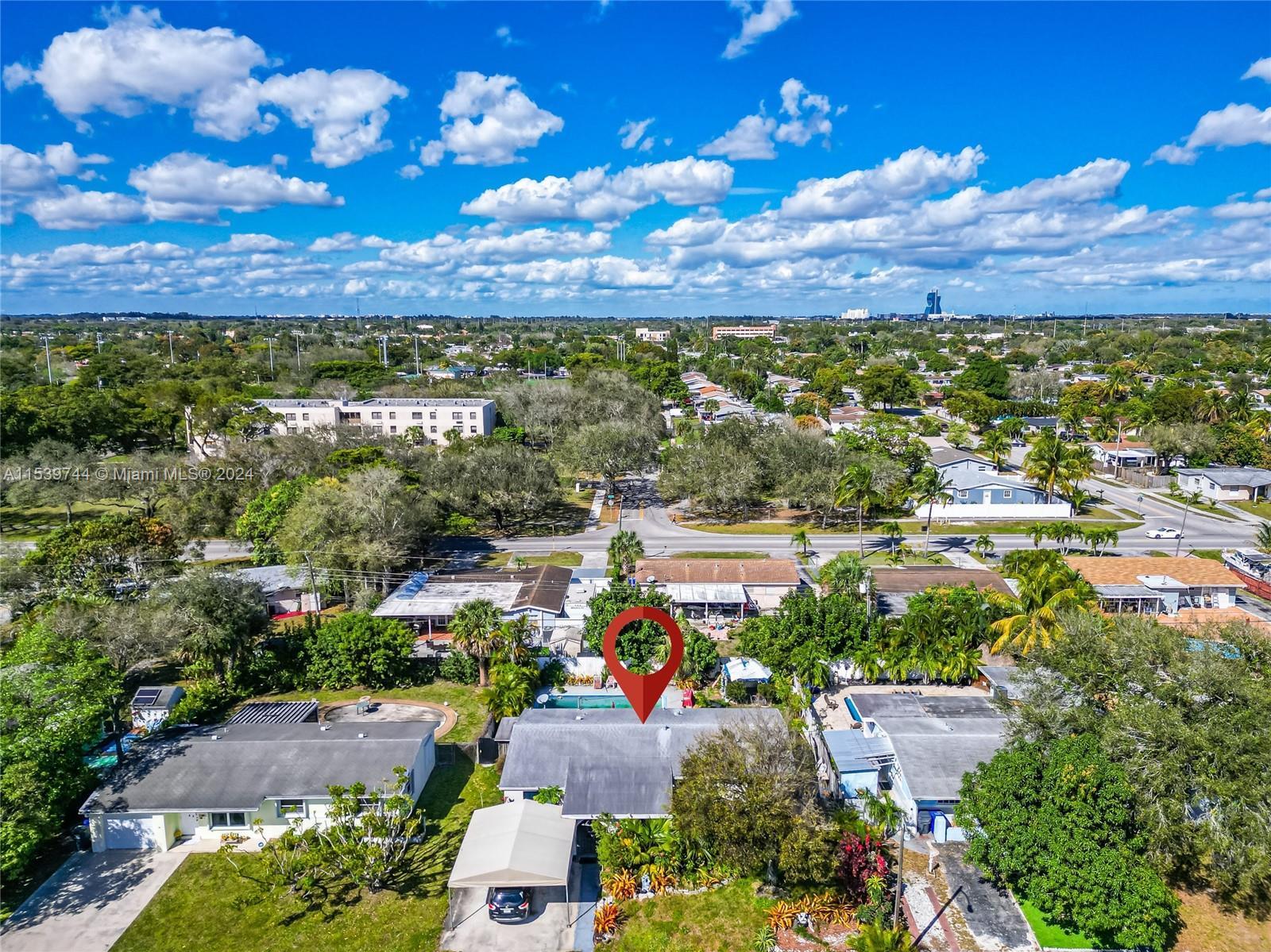Photo of 6561 Lincoln St in Hollywood, FL