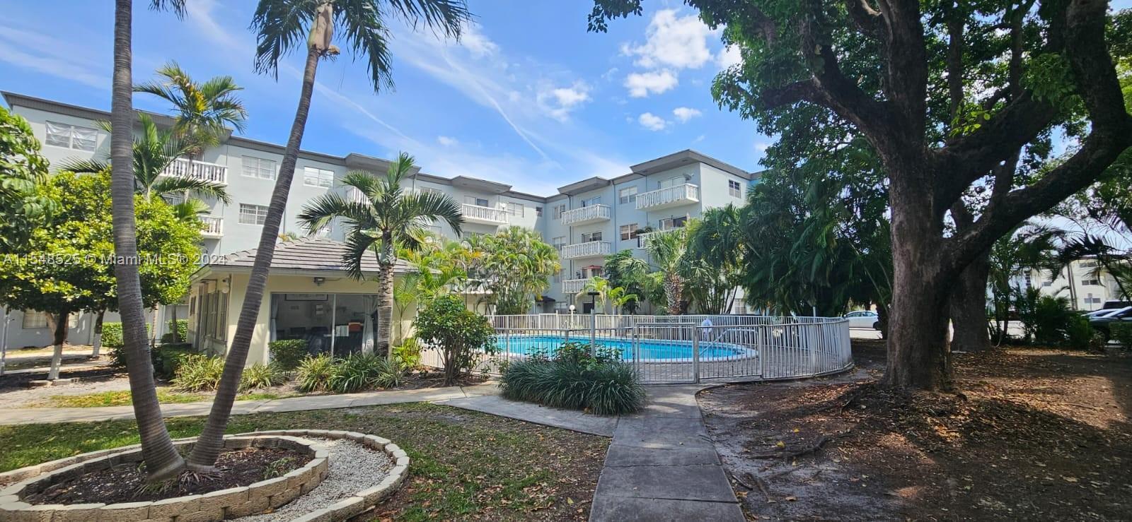 Photo of 3501 Jackson St #302 in Hollywood, FL