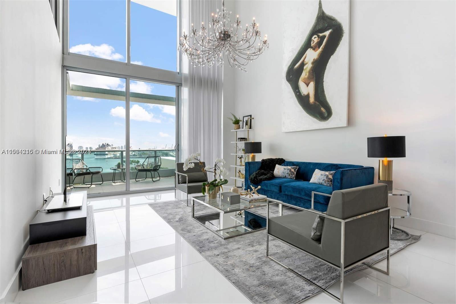 Stunning 2-story bay-front townhome in Downtown Miami luxury building: 900 Biscayne. This exquisitel