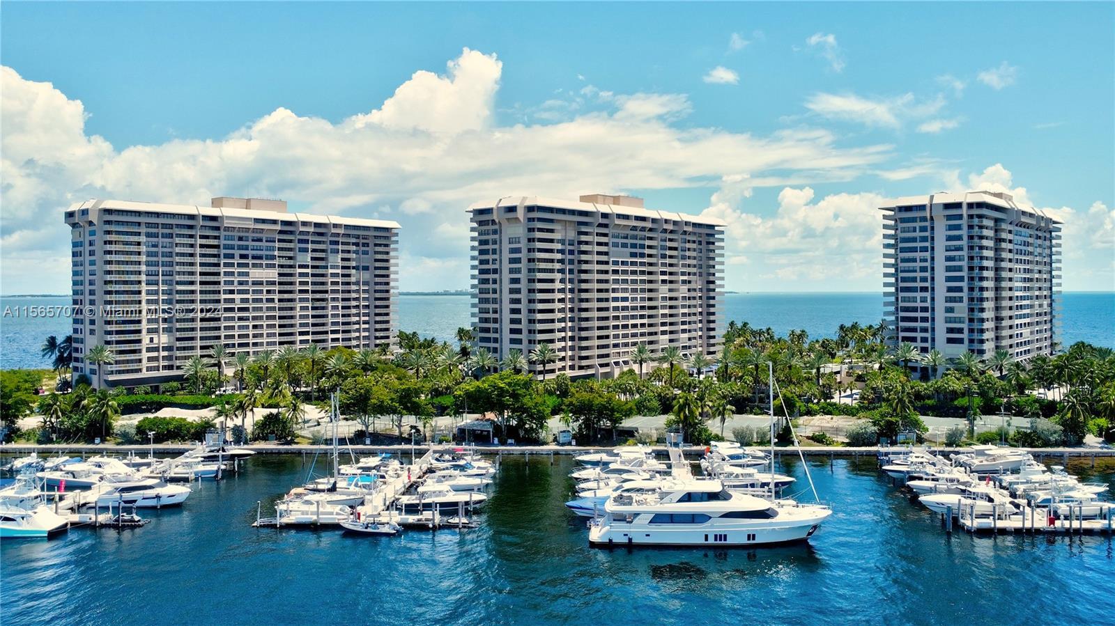 Fabulous spacious and inviting 01 line 3 bedroom apartment overlooking Biscayne Bay.  Over 2600 Sq.f