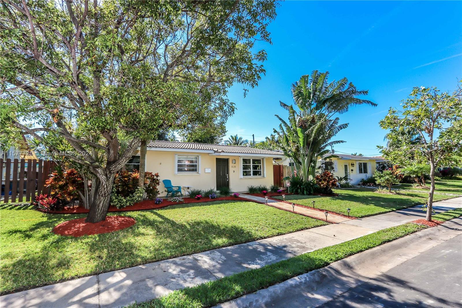 Photo of 828 Johnson St in Hollywood, FL