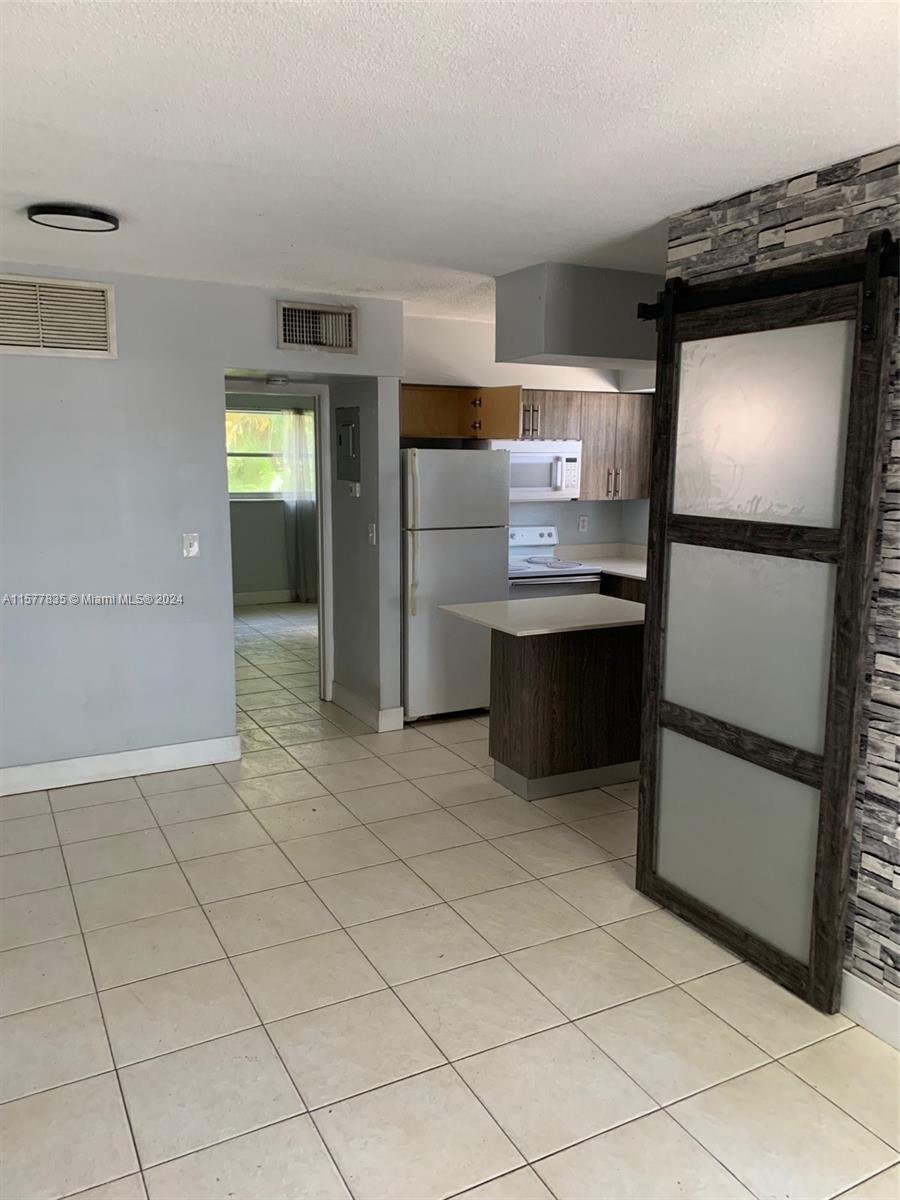 Photo of 61 NW 36th St #105 in Oakland Park, FL