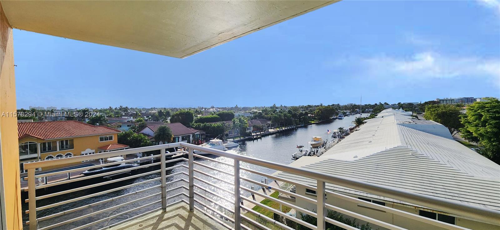 Views of intracoastal, side canal and downtown Ft Lauderdale. Fantastic unit with travertine floorin