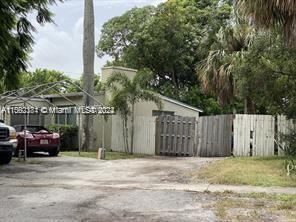 ATTENTION INVESTORS!!! 2 BEDROOM 1 BATHROOM HOME, GREAT VALUE ADD OPPORTUNITY TO FIX, RENT, AND
HOL