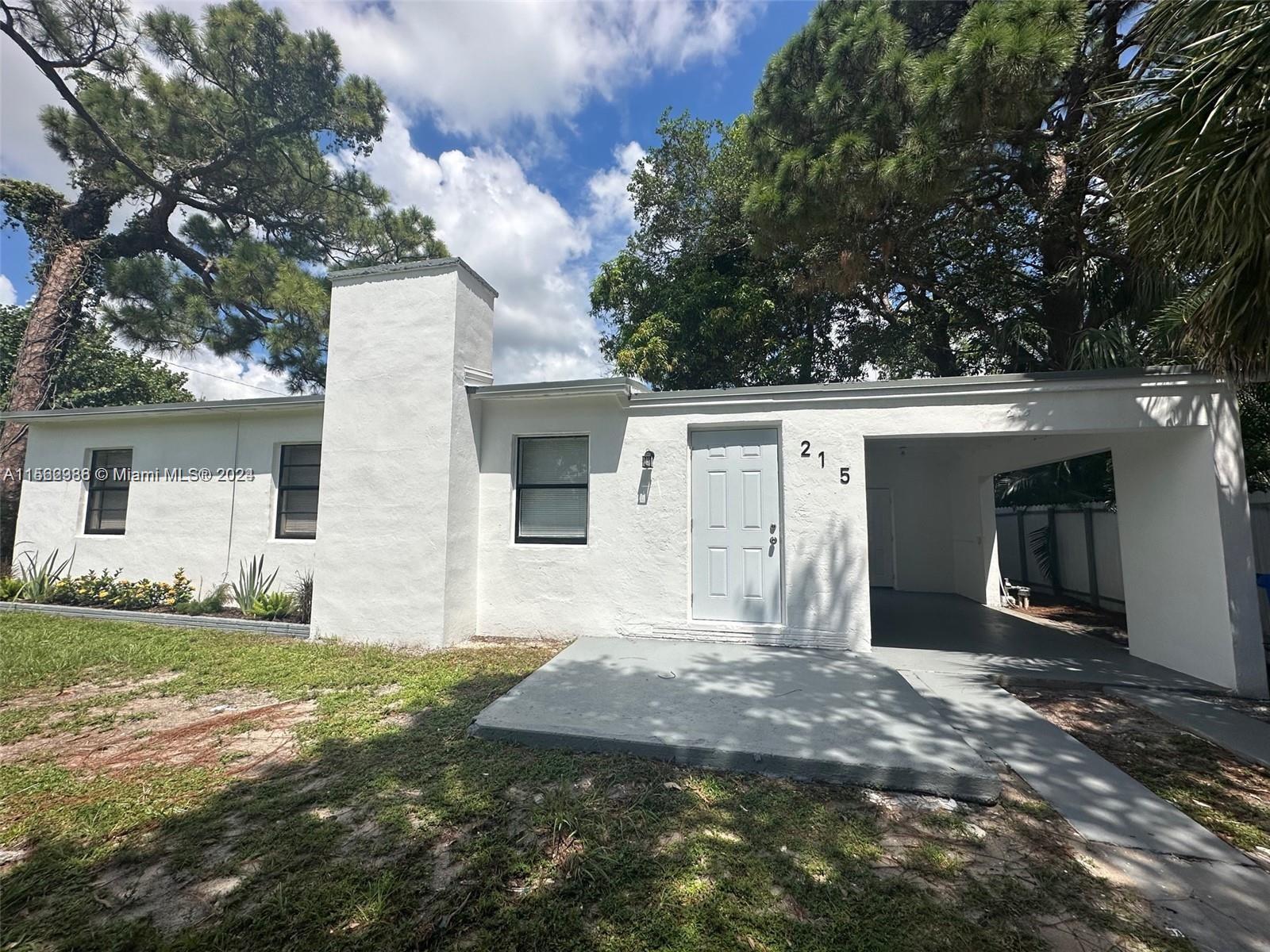 Photo of 215 SW 21st Wy in Fort Lauderdale, FL