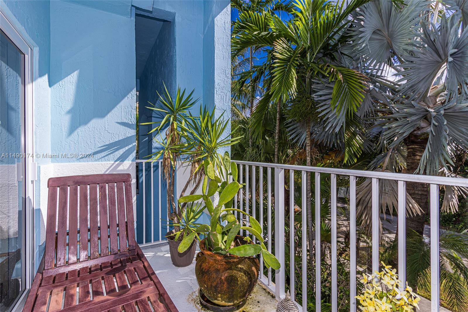 Photo of 379 Franklin St #2 in Hollywood, FL