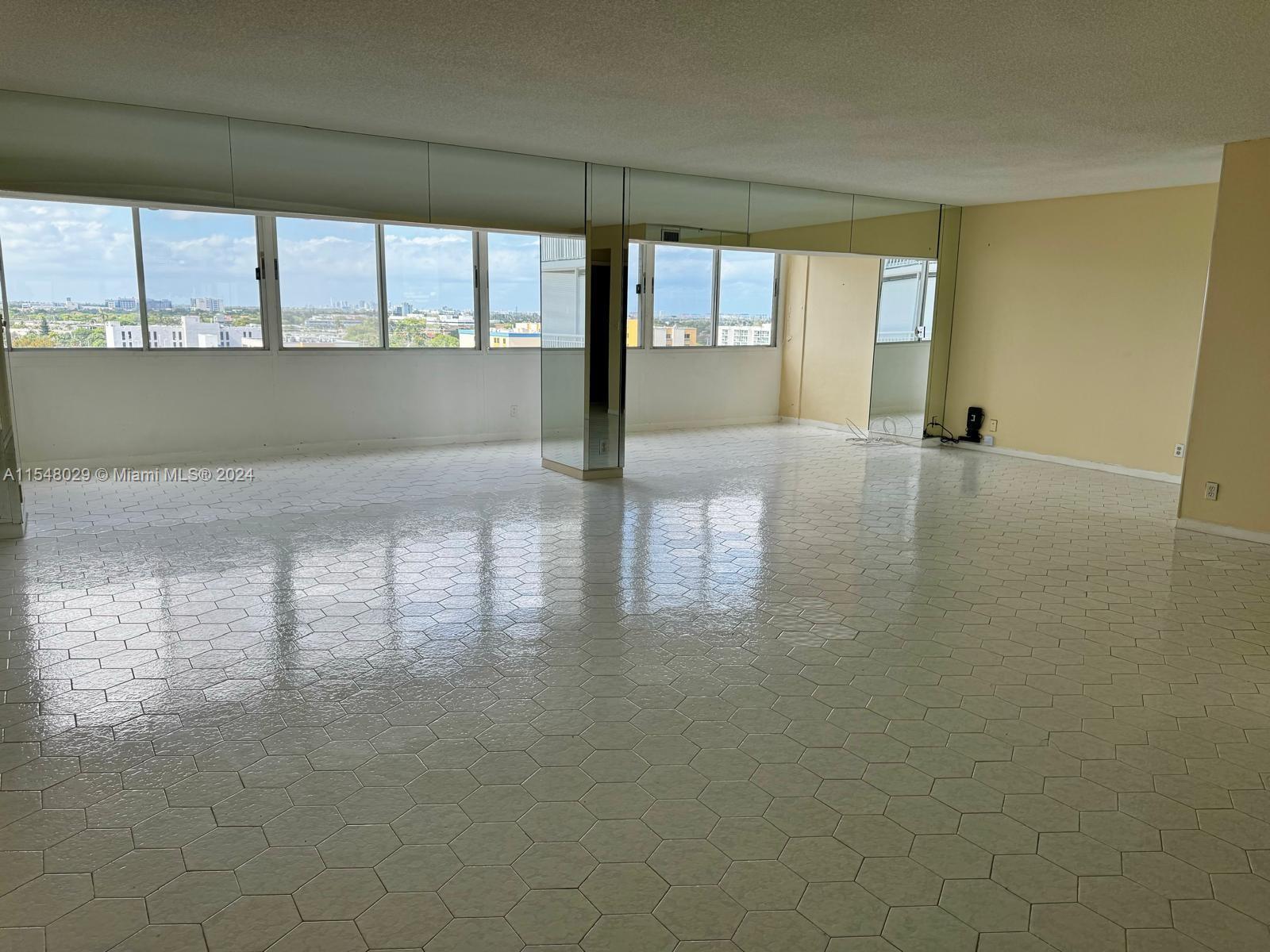 Photo of 3800 Hillcrest Dr #1007 in Hollywood, FL