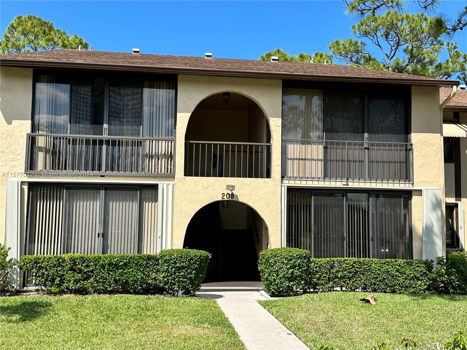 Photo of 208 Pine Hov Cir #A-2 in Green Acres, FL