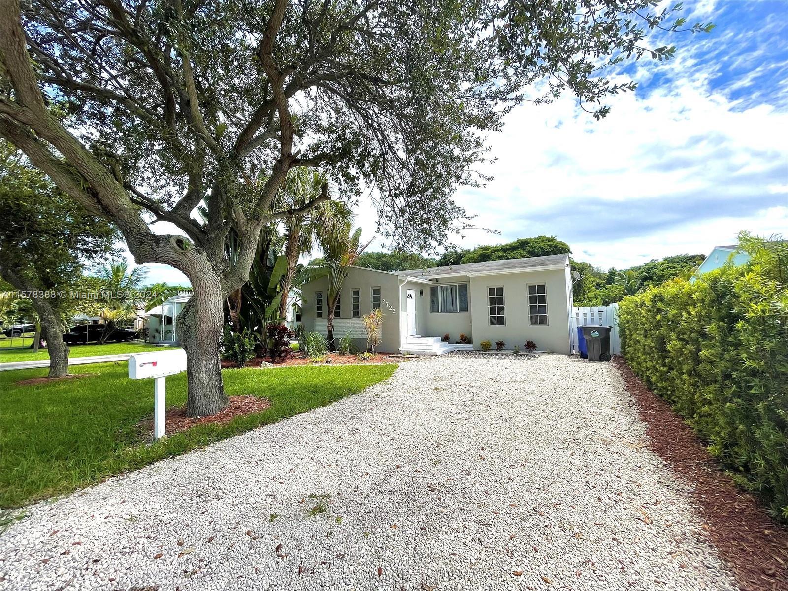 Photo of 2722 Taylor St in Hollywood, FL