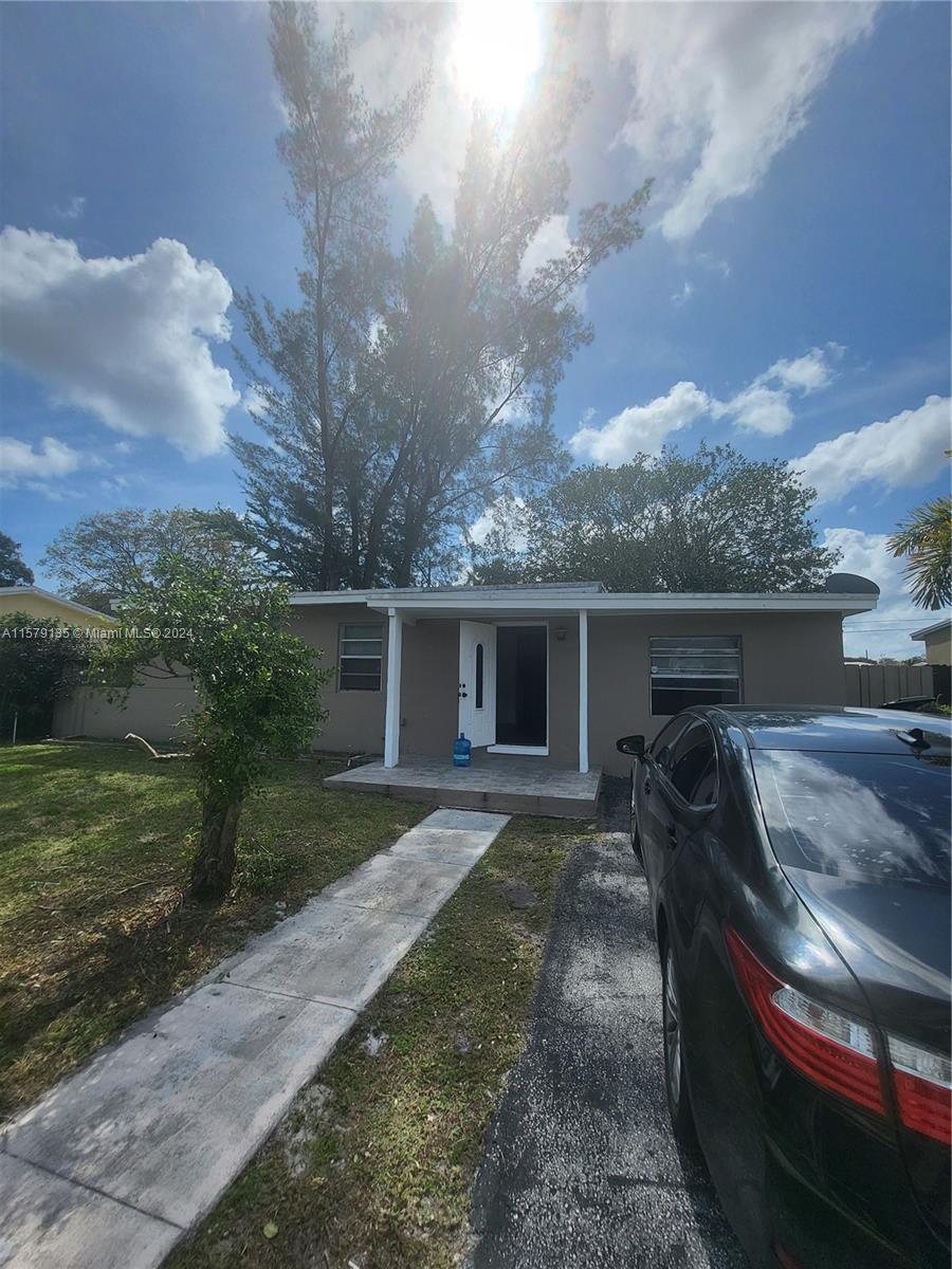 Photo of 1402 NW 13th Ct in Fort Lauderdale, FL