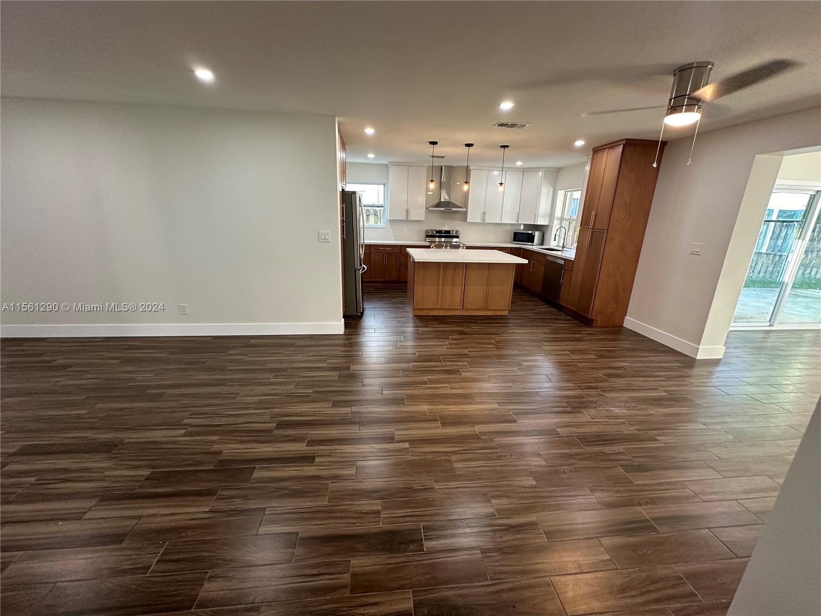 Photo of 5209 Cleveland St in Hollywood, FL