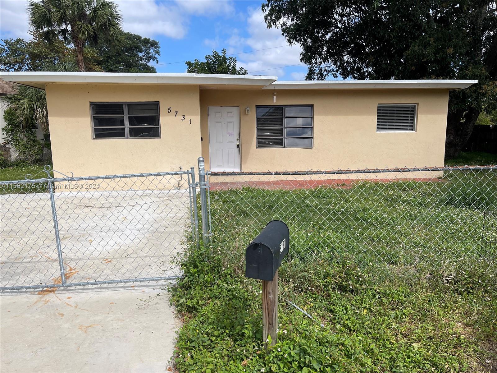 Photo of 5731 Cleveland St in Hollywood, FL