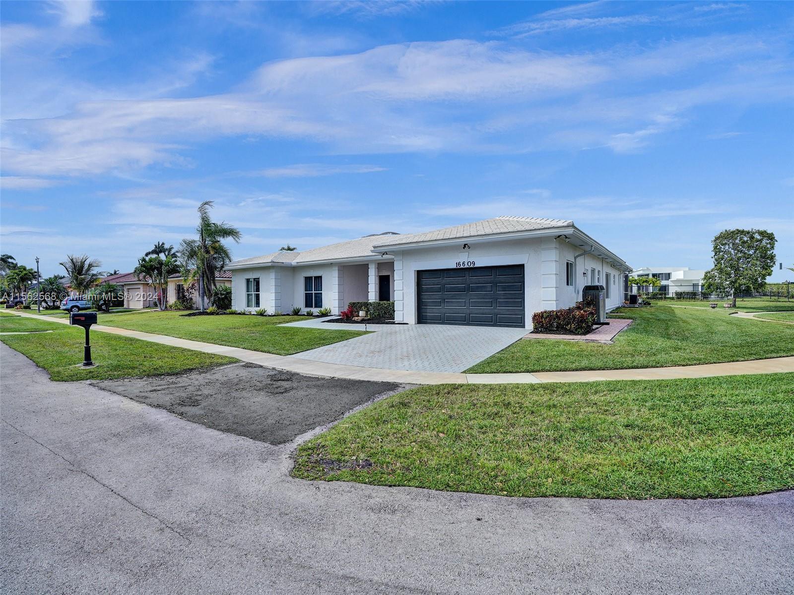 Photo of 16609 Golfview Dr in Weston, FL