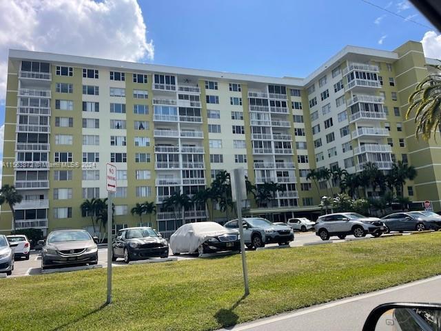 Photo of 4400 Hillcrest Dr #701B in Hollywood, FL