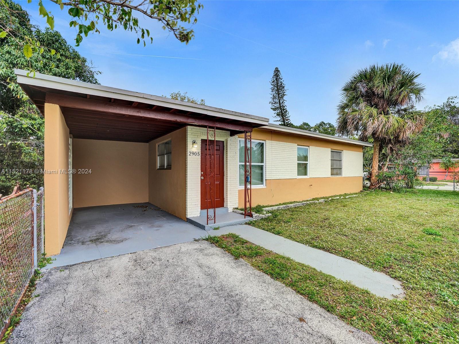 Nice single family home, 3 bedrooms and 1 bathroom centrally located in Fort Lauderdale. The propert