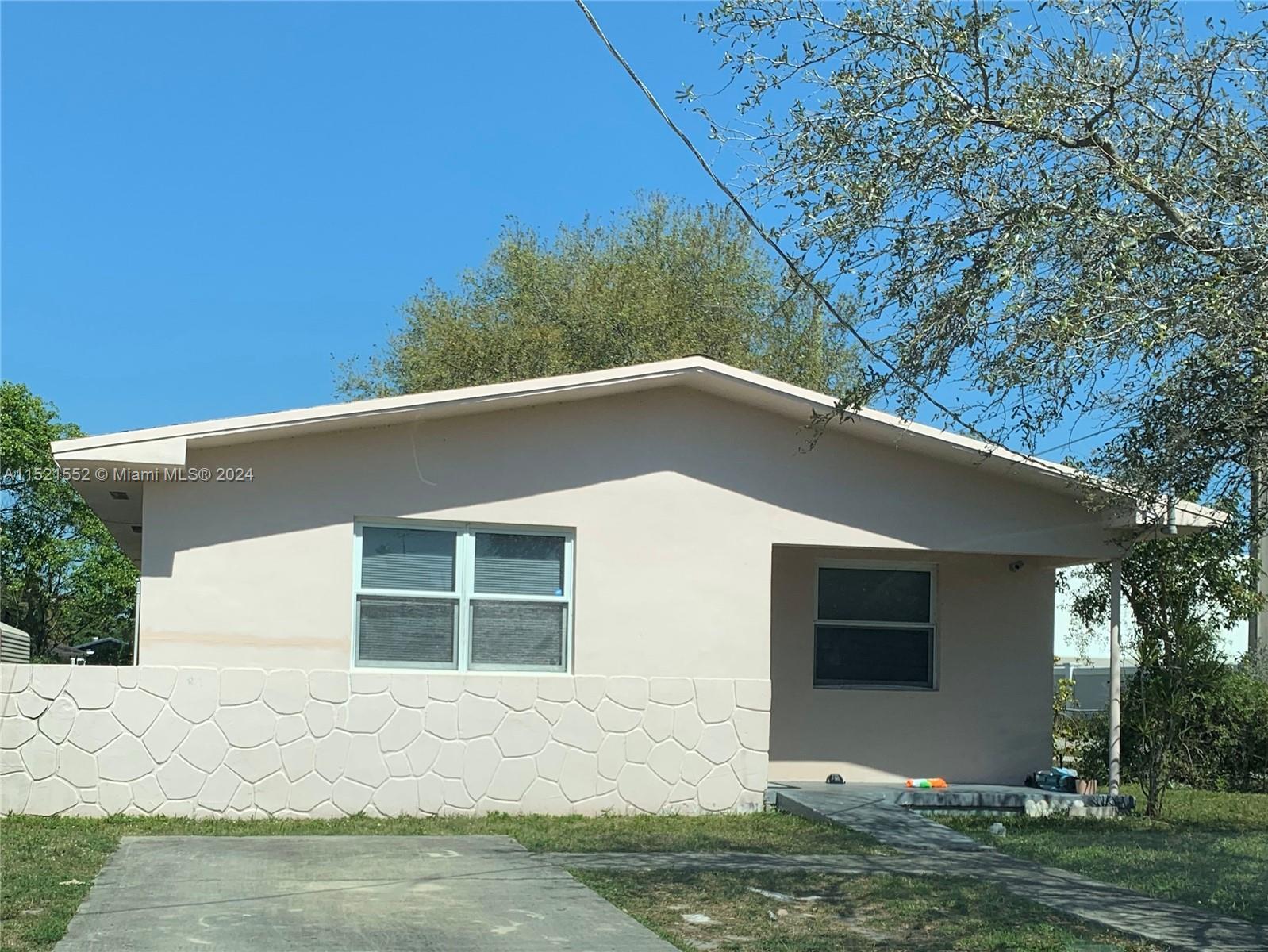 Photo of 4001 SW 23rd St in West Park, FL