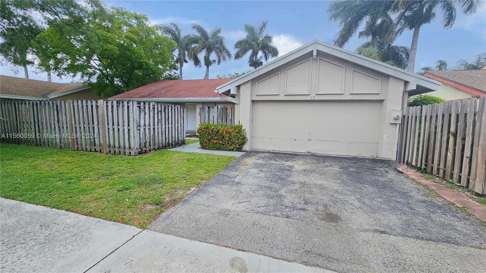 Photo of 24 Forest Cir in Cooper City, FL