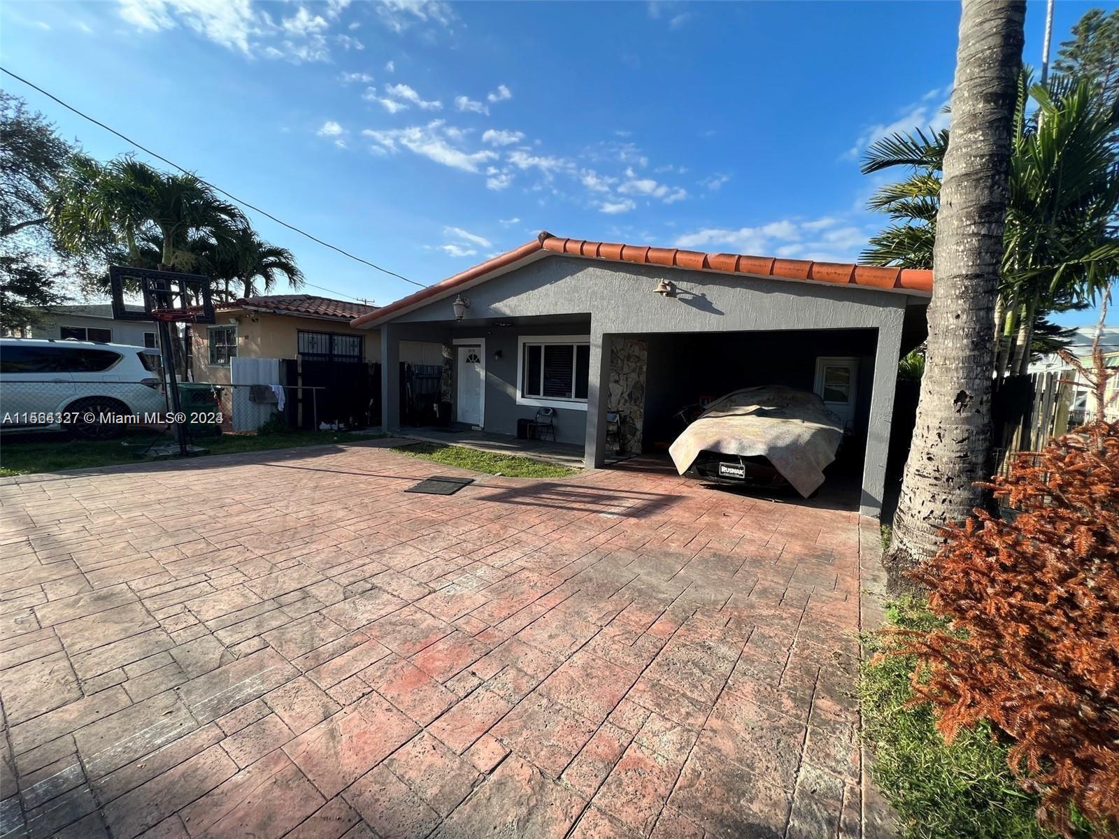 Photo of 2475 NW 35th St in Miami, FL