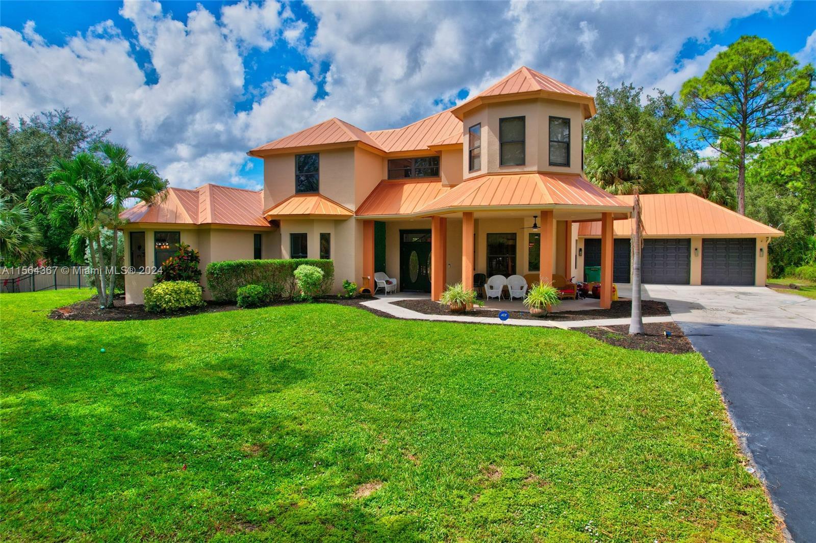 Photo of 2791 2nd St Nw in Naples, FL