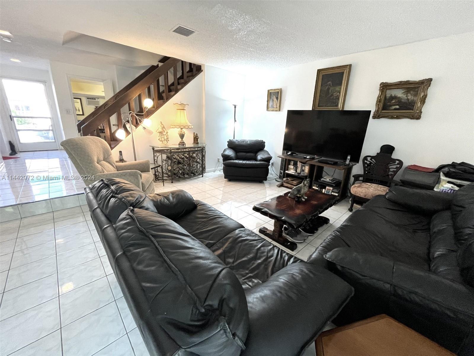 Photo of 867 NW 81st Ter #3 in Plantation, FL