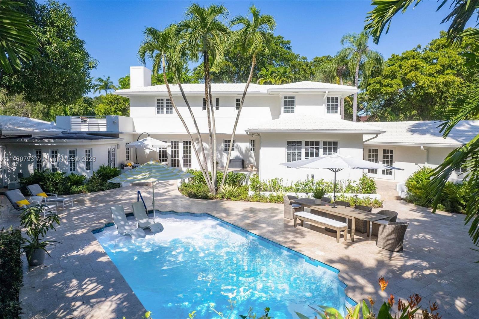 Classic Coral Gables Historic Landmark. This meticulously maintained home with many of its original 