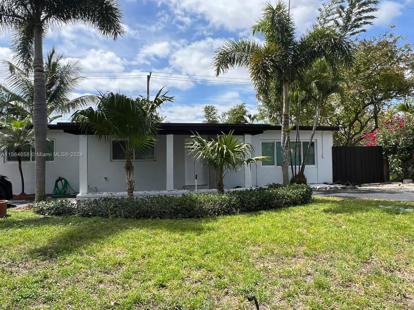 3 bedroom/2 bath single family house with pool in Riverland Village in the heart of Ft Lauderdale. w