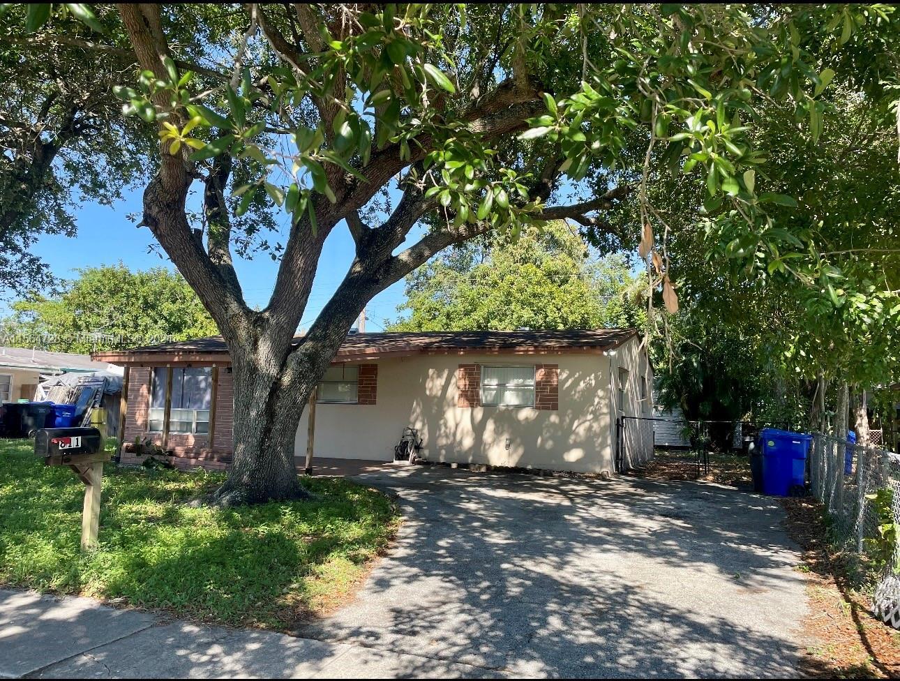 Photo of 811 N 64th Ter in Hollywood, FL