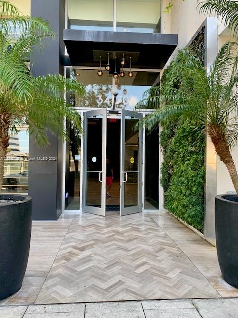 Vibrant urban living in Midtown Miami, enjoy the convenient location walking distance to upscale res
