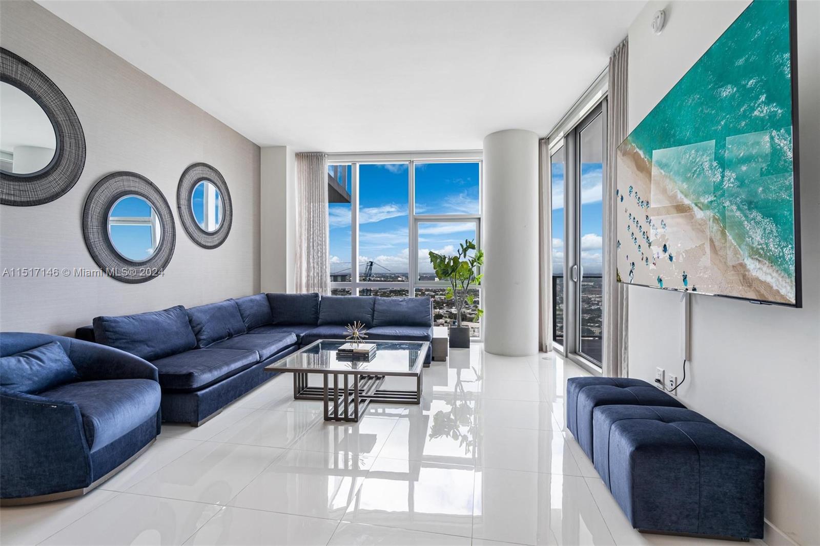 Welcome to Unit #3301 in the prestigious Paramount Miami Worldcenter, located in the heart of downto