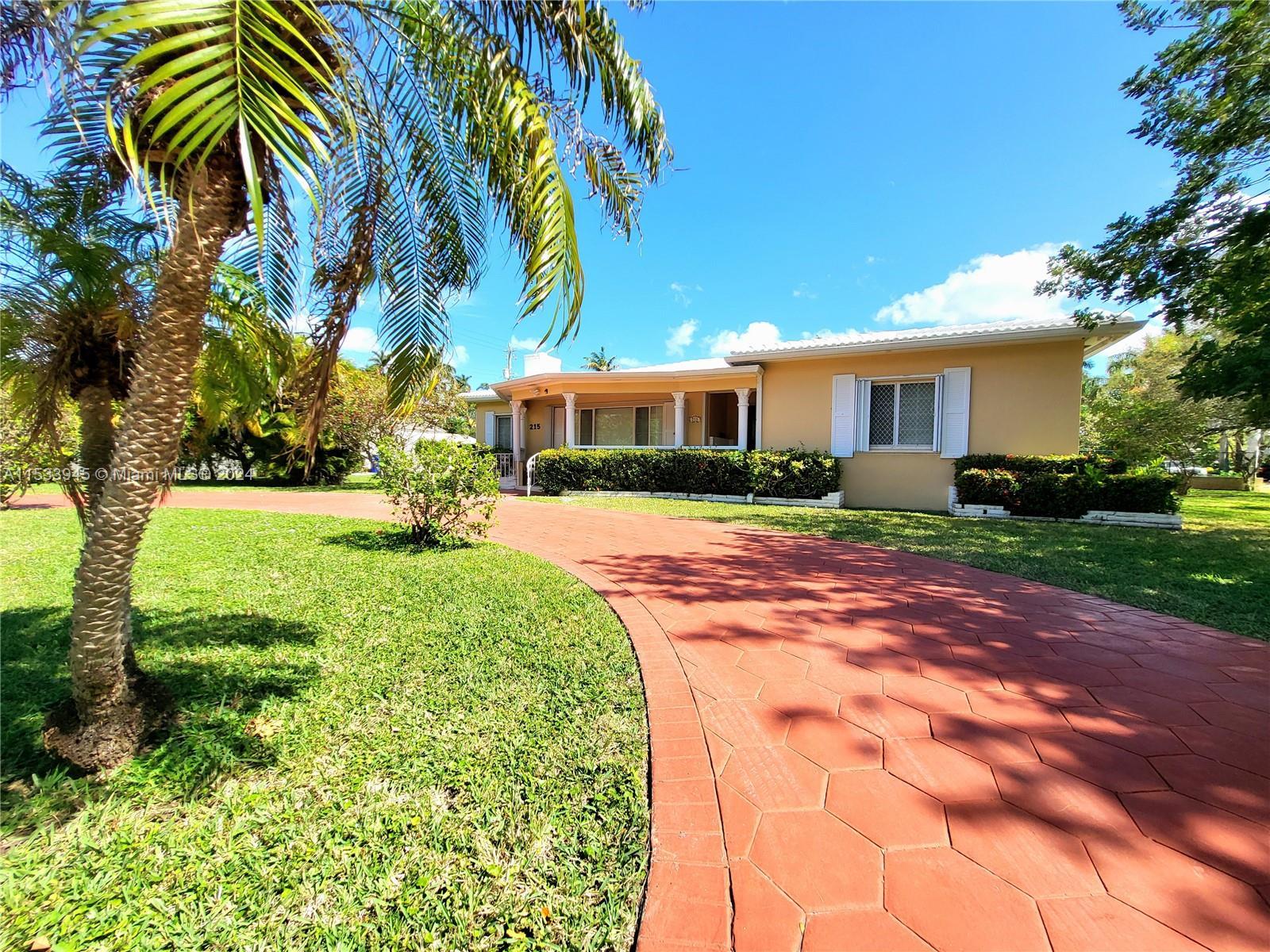 Photo of 215 S 12th Ave #House in Hollywood, FL