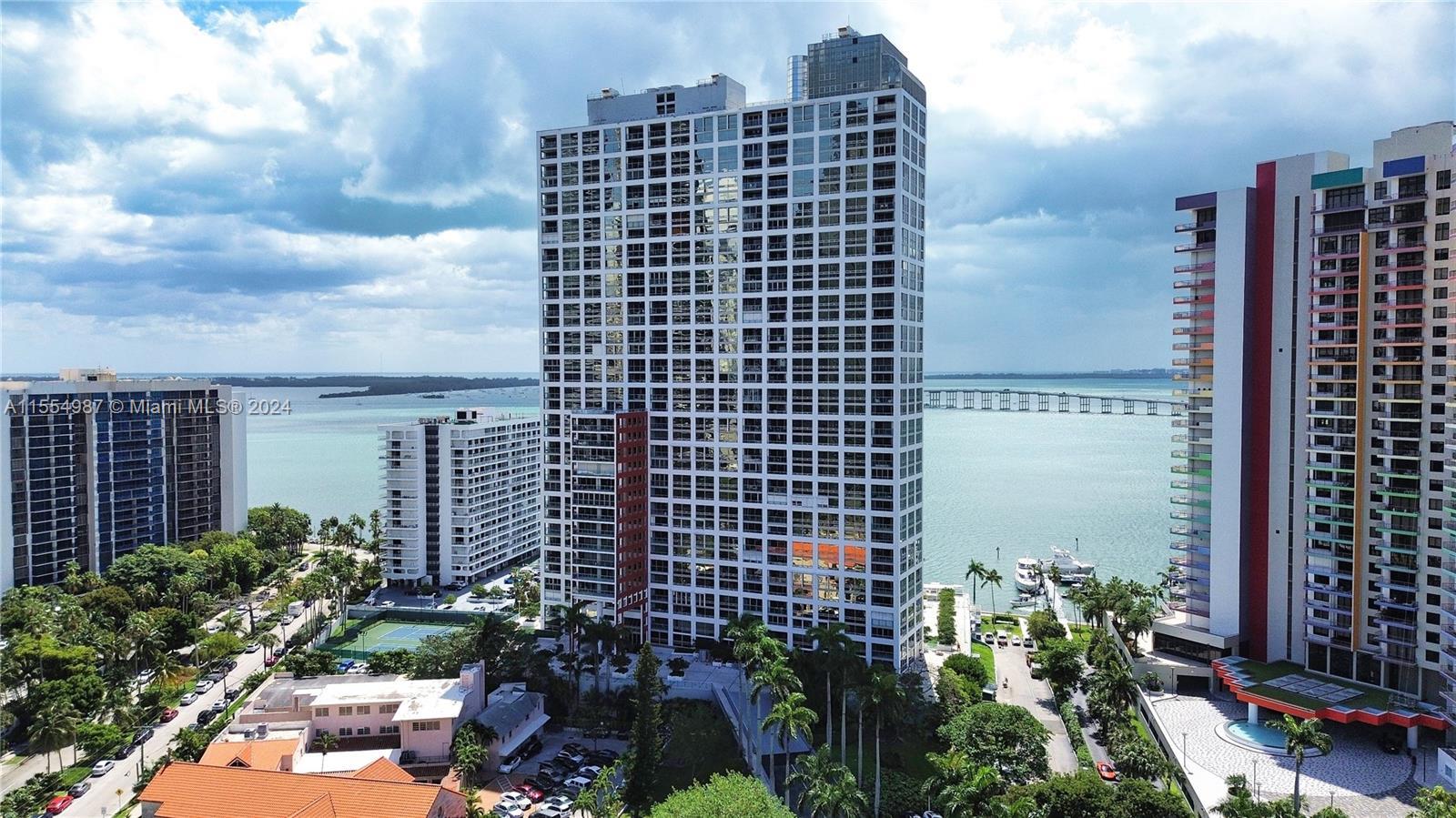 Discover the pinnacle of luxury living in Brickell, Miami's premier financial district. This exquisi