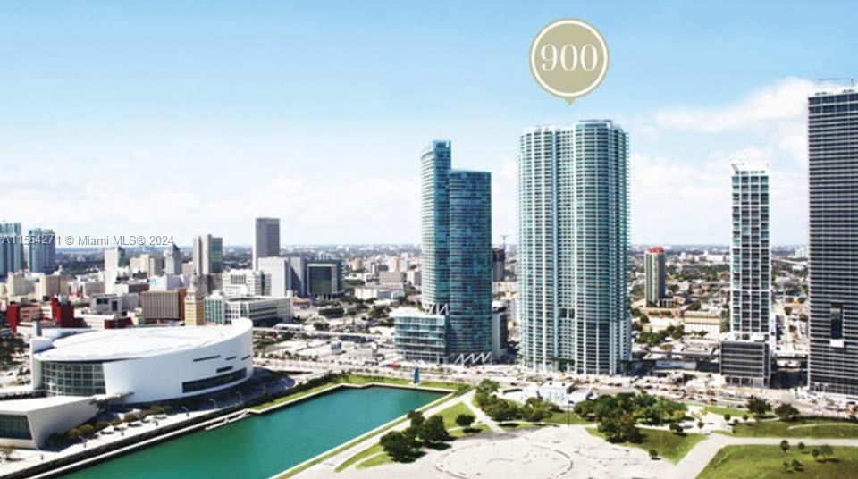 Located in the heart of Downtown Miami, 900 Biscayne: a full-service, luxury building standing acros