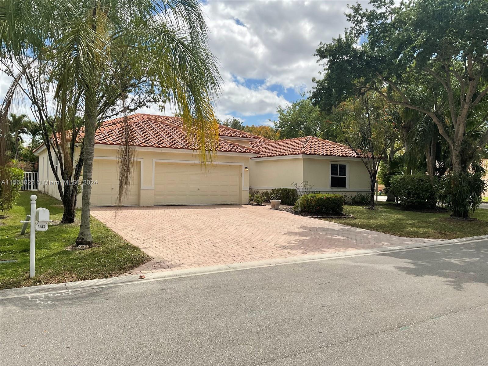 Photo of 5252 NW 51st St in Coconut Creek, FL