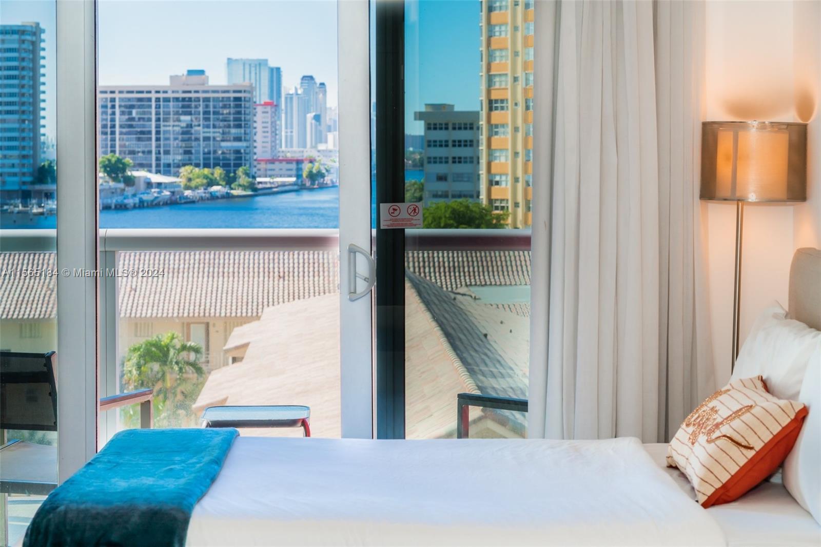 AIRBNB MONEY MAKER!

AMAZING OPPORTUNITY TO OWN A 2 BEDS 2 BATH SOUTH EXPOSURE UNIT AT BEACHWALK R
