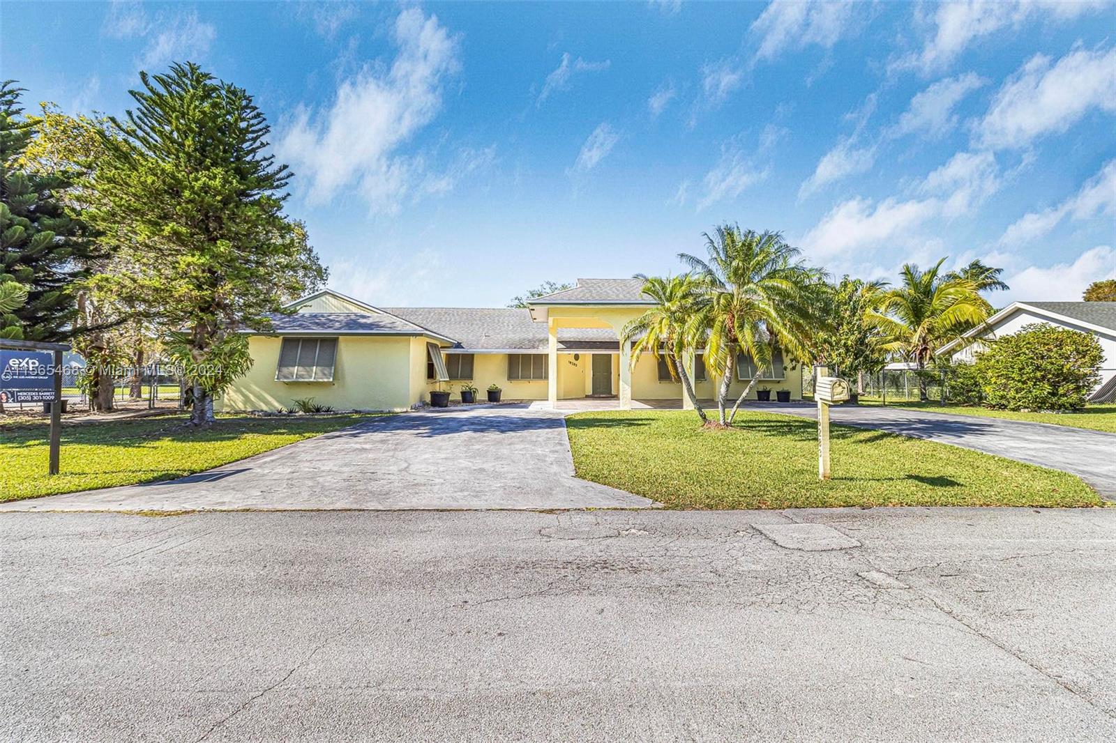 Photo of 16283 SW 284th St in Homestead, FL