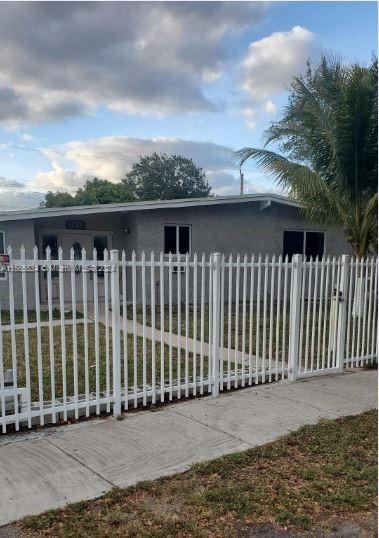 Photo of 3331 SW 37th St in West Park, FL