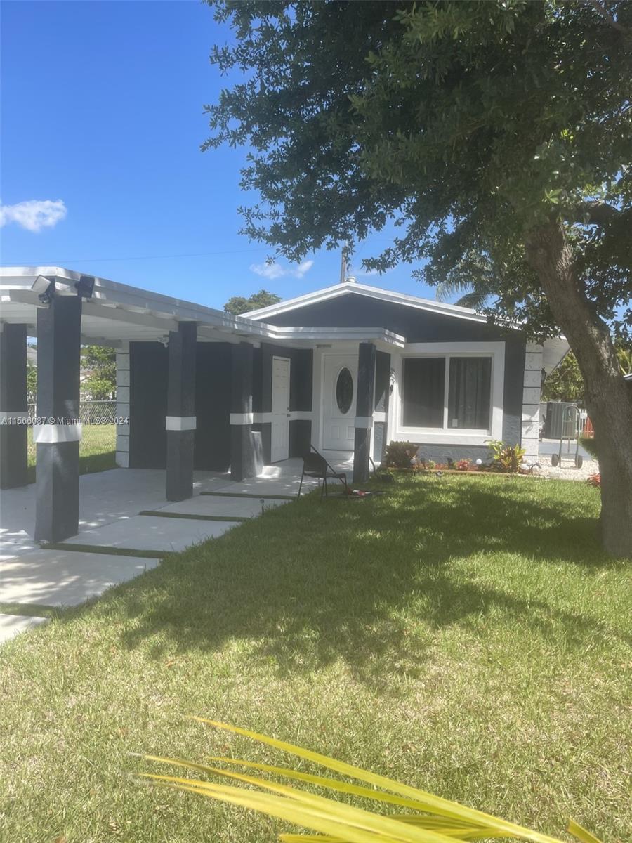 Photo of 2339 Douglas St in Hollywood, FL