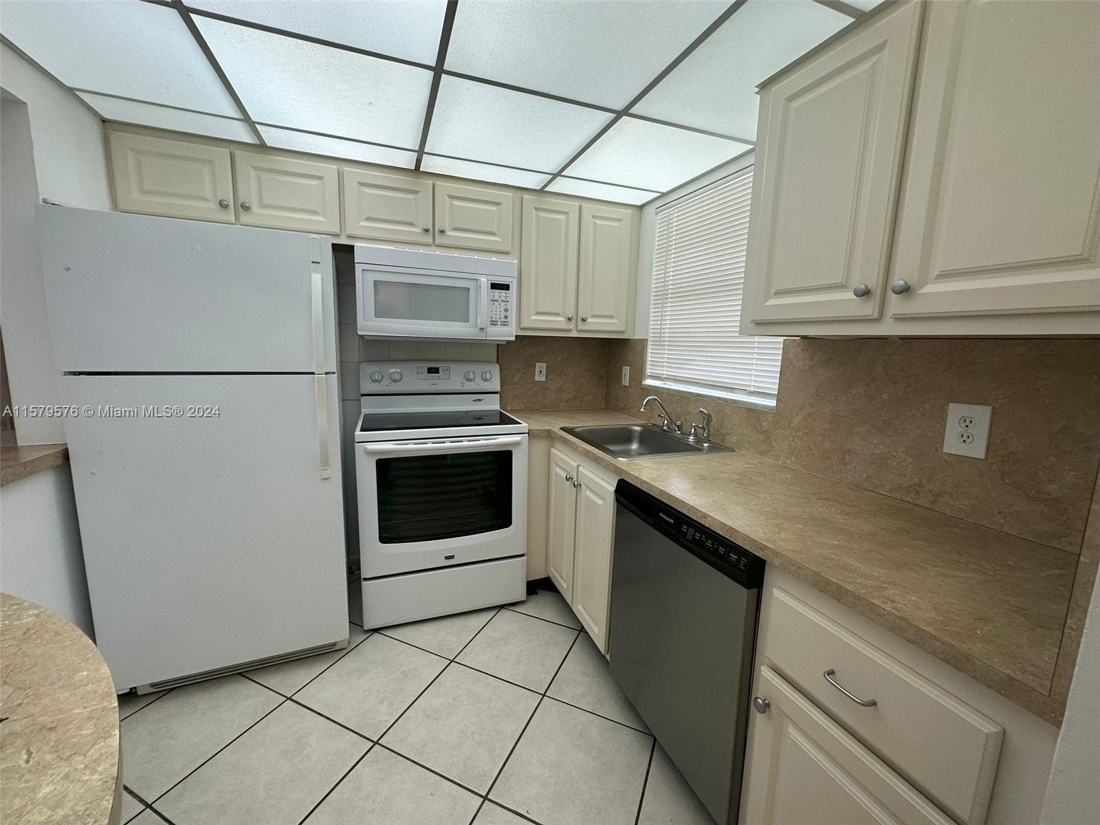 Photo of 1638 Embassy Dr #307 in West Palm Beach, FL