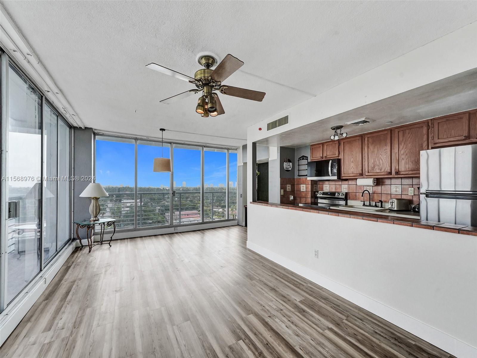 Photo of 1720 Harrison St #10E in Hollywood, FL