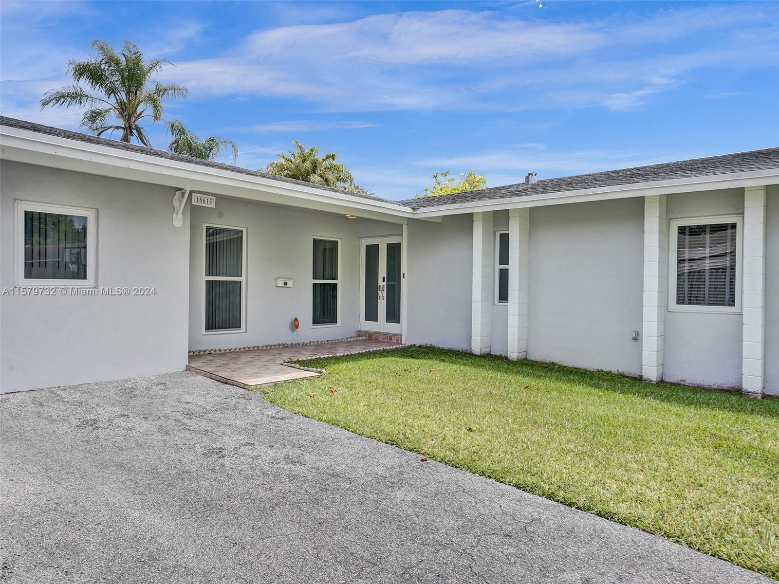 Photo of 18615 SW 90th Ave in Cutler Bay, FL