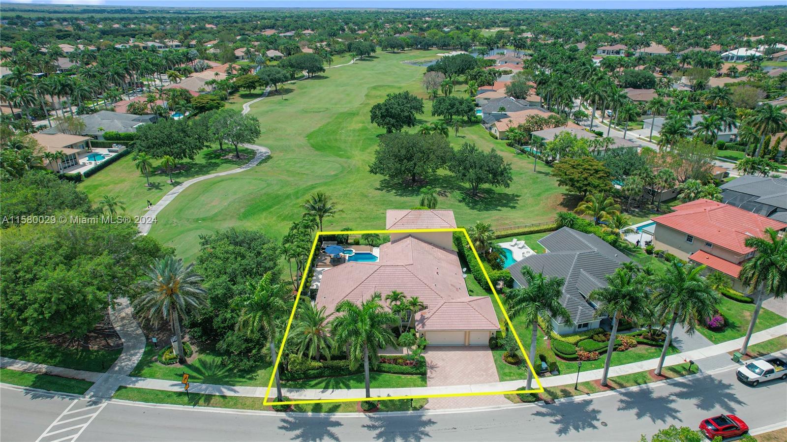 Photo of 2541 Golf View Dr in Weston, FL