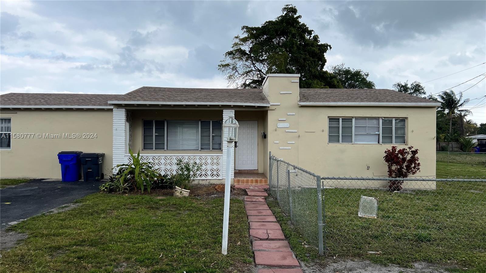 Photo of 1001 S 22nd Ct #B (Rear) in Hollywood, FL