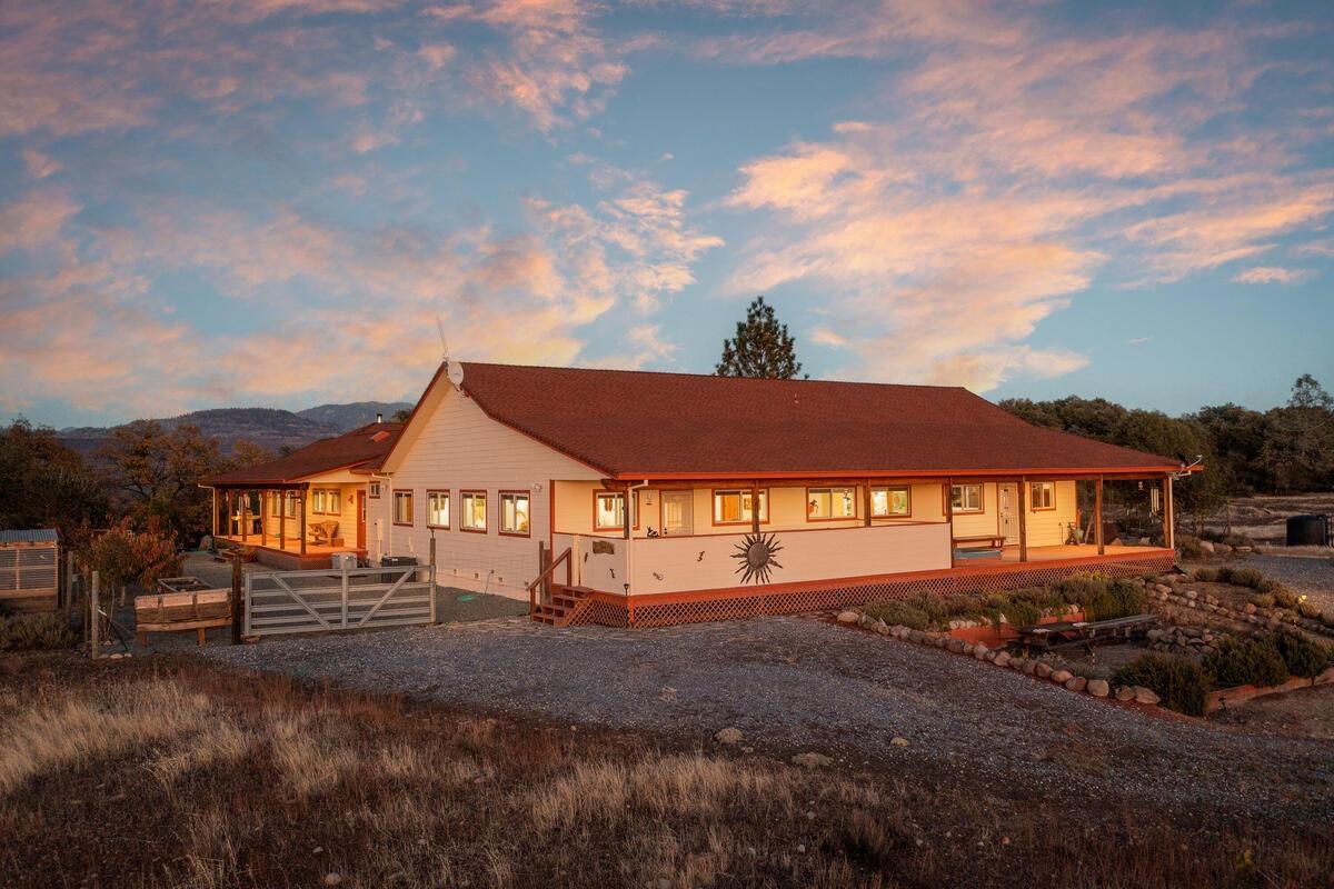 Photo of 4227 Railroad Flat Rd in Mountain Ranch, CA
