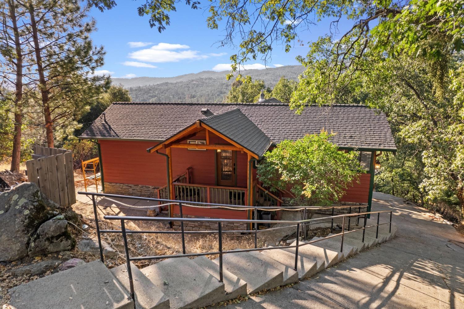 Photo of 21200 Crestview Dr in Sonora, CA