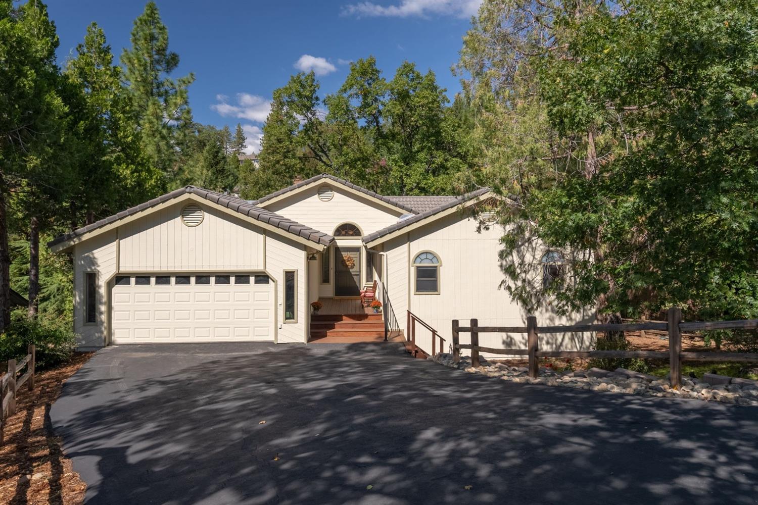 Photo of 710 Dogwood Dr in Murphys, CA